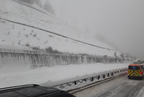 FOTO: Slováka takmer sfúkla na talianskej diaľnici lavína