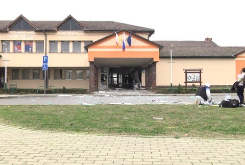 [multi] Výbuch kultúrneho domu na východe 83