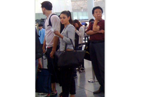 Ashton Kutcher Mila Kunis2