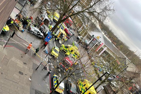 Londýn - auto narazilo do ľudí