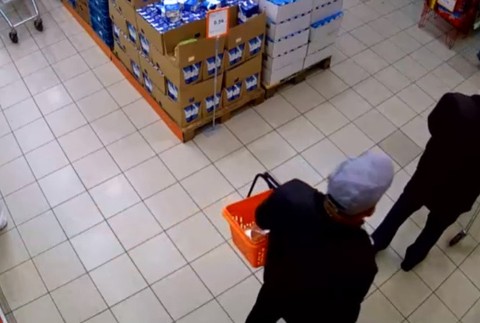 V obchode okradli 86-ročného dedka 