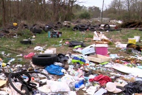 Boj s čiernou skládkou pokračuje. Neporiadok sa ale naďalej rozrastá