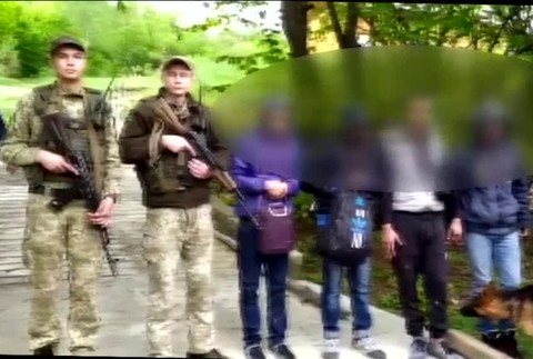 Náhaňačka na východnej hranici Slovenska skončila zadržaním 12 migrantov z Bangladéša