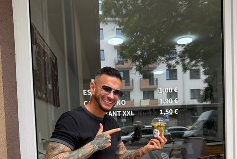 Výborná kávička☕️ a hlavne super servis, to všetko nájdete @cafenerodulak 🥐🍩
