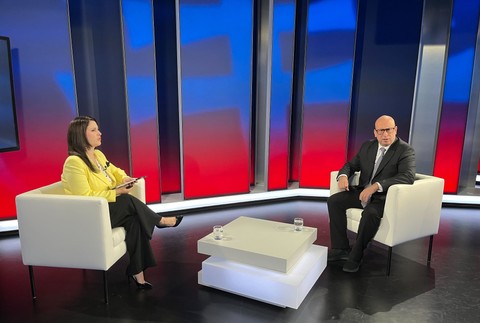 Politika 24 s ministrom dopravy Rážom