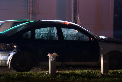 Cestná kontrola sa zmenila na policajný zásah. Okolo auta vodiča boli vrecúška