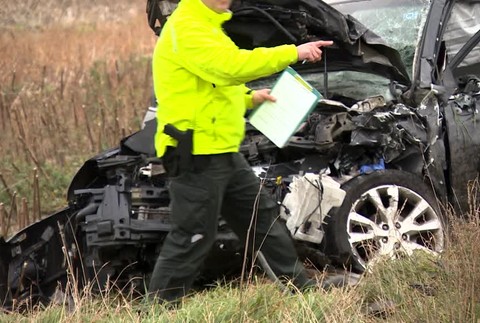 Nehoda kamión s autami