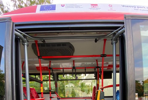 Bratislavčan napadol vodiča MHD, ktorý pomáhal vystúpiť vozičkárovi.