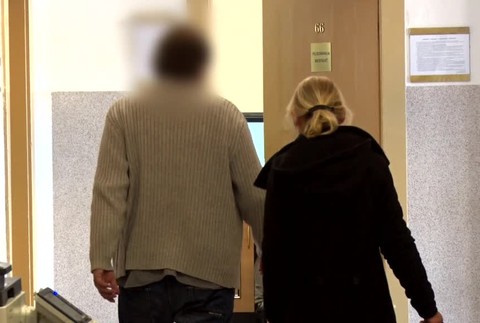 Vychovávateľ obťažoval dievčinu