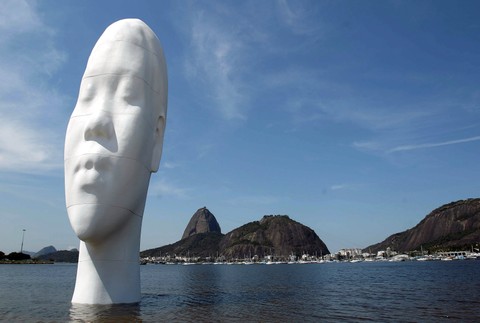 socha dievčaťa Rio de Janeiro more