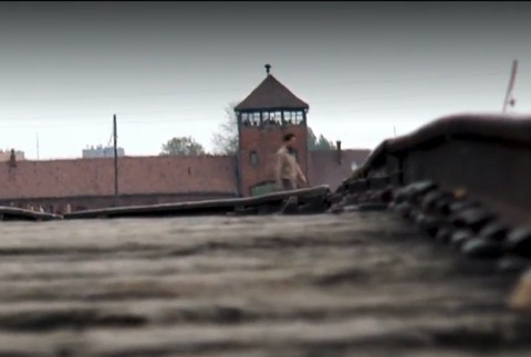 Väzenie za vyryté meno. Muž sa zvečnil na stene Osvienčimu