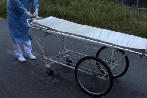 Zamestnanci konkurenčných pohrebných služieb sa pobili. 