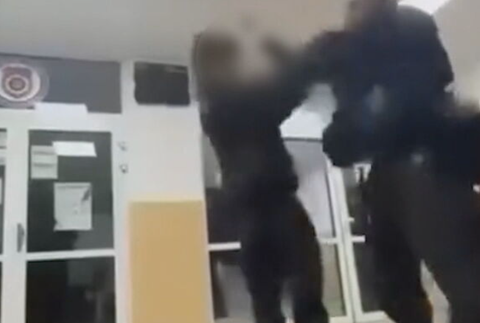 policajna stanica napadnutie