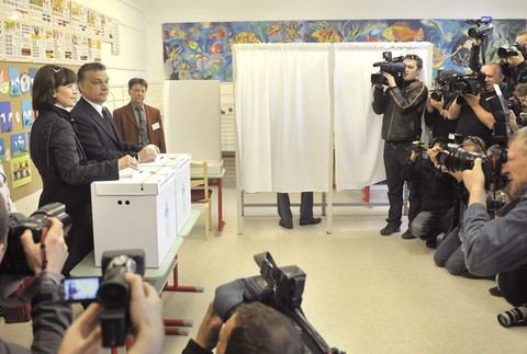 Viktor Orbán volí 2