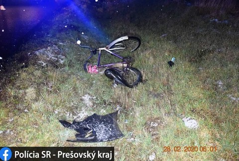 Neosvetlený a bez prilby. Pri tragickej nehode prišiel o život cyklista