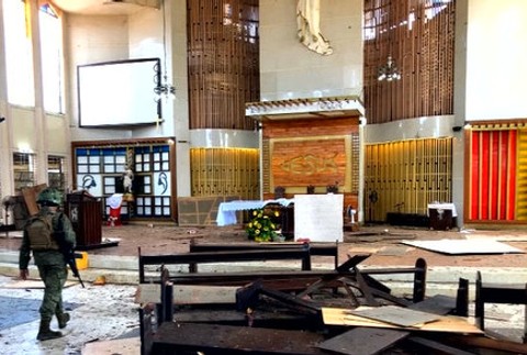 Bombový útok pred katedrálou. Polícia hlási 20 mŕtvych