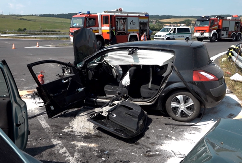 Vinník nedal prednosť v jazde, skončilo to zrážkou troch áut