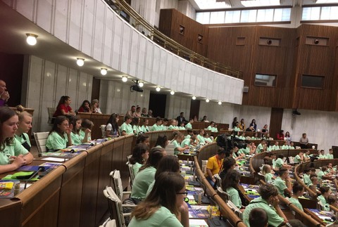 Môžu politici klamať? Na čo ste hrdí? Na Hodine otázok deti "grilujú" politikov