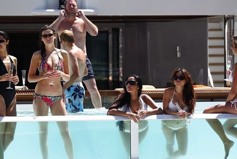 Krásky v bazéne F1.jpg