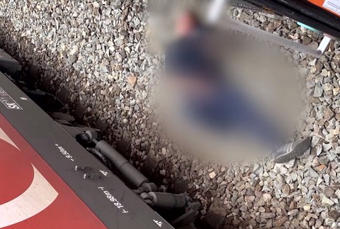 Mladík pod vplyvom alkoholu skočil pod vlak. Zázrakom prežil