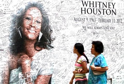 Whitney Houston speváčka fanúšikovia rozlúčka stena