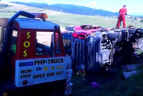 Turiec Rudno nehoda prevrátený kamión 3