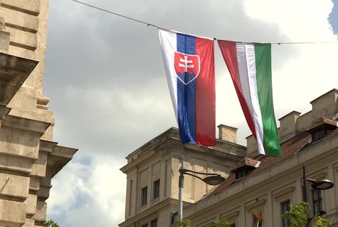 Pellegrini sa stretol v Budapešti s kolegom Orbánom. Tí sa už nechcú pred nikým skláňať135