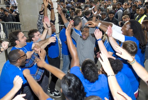 ošiaľ iPhone začiatok predaj 3