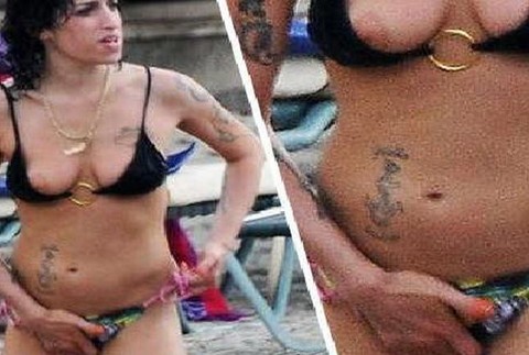 amy winehouse sa chytá v rozkroku