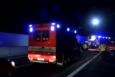 [multi] auto pod kamionom 3192