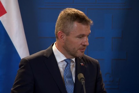 Pellegrini sa stretol v Budapešti s kolegom Orbánom. Tí sa už nechcú pred nikým skláňať137