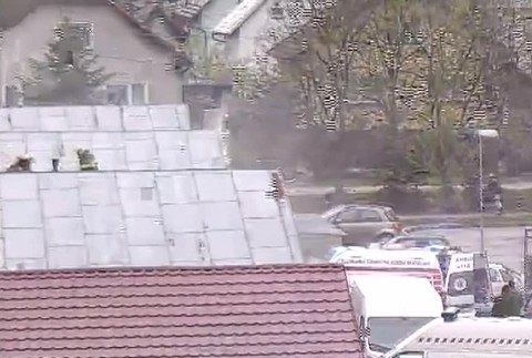 Podkrovie zachvátili plamene. Dvaja tínedžeri skončili v nemocnici