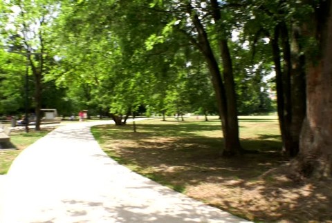 Tínedžeri, ktorí v parku so zbraňou v ruke prepadli stredoškolákov, sú vo väzbe6090