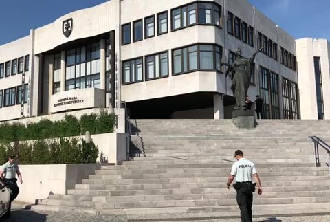 Bomba v parlamente.jpg1196