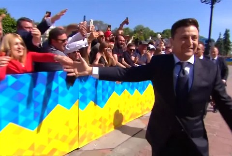 [multi] Novozvolený ukrajinský prezident prevzal úrad a hneď na to rozpustil parlament 1550