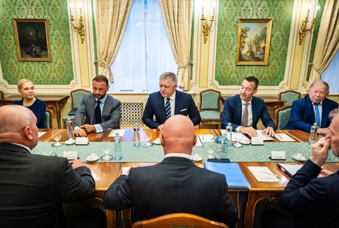Rokovanie premiéra Fica a akcionárov obchodných spoločností JESS, a.s., JAVYS, a.s. a českej energetickej spoločnosti ČEZ, a.s.