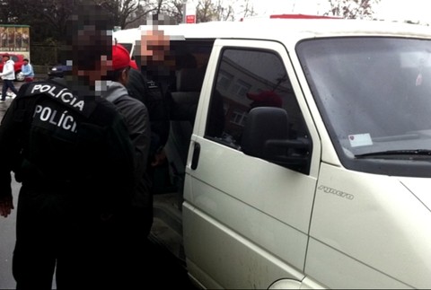 Brutálny útok na domovníčku Policajti prevoz