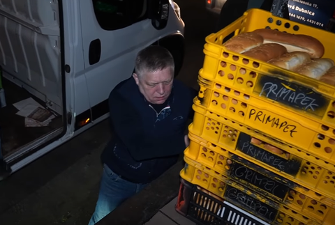 Robert Fico v pekárni 1