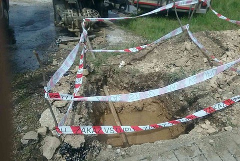 Hasiči zasahujú pri masívnom úniku plynu. Z okolitých firiem evakuovali 60 osôb