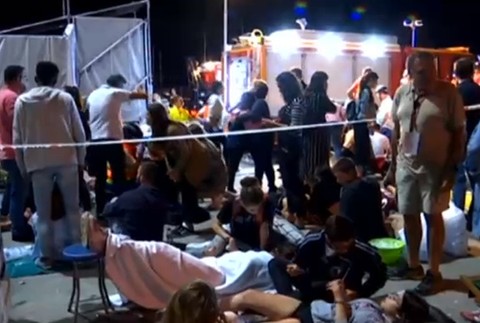 Zrútený most na festivale 