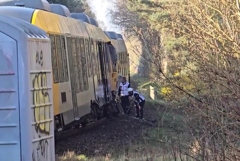 [multi] DanskoVlakHavaria 444