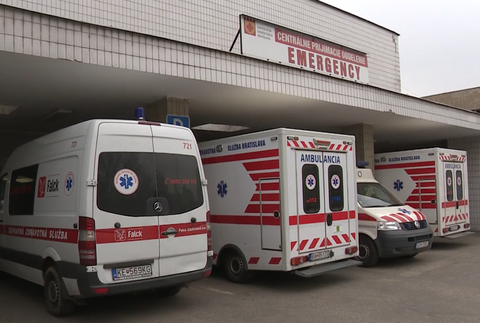 Tínedžer napadol mladíka nožom 