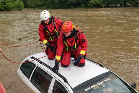 Záplavy trápia Slovensko