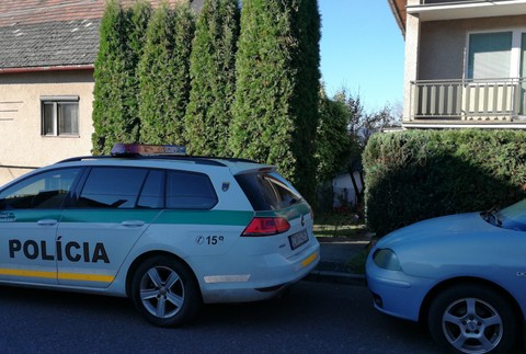 Policajti riešia prípad popálenej ženy