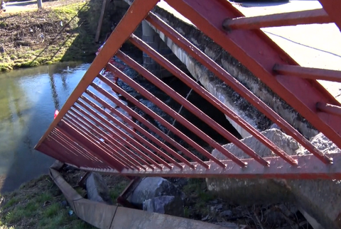 V Partizánskom sa zrútila časť konštrukcie mosta