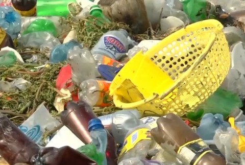 Spustí sa zálohovanie plastových fliaš a plechoviek.