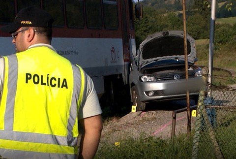 zrážka auta s vlakom