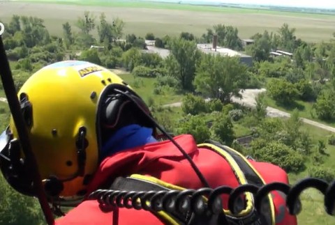 Skúsili sme na vlastnej koži: Takto prebieha záchrana zo vzduchu v nedostupnom teréne.
