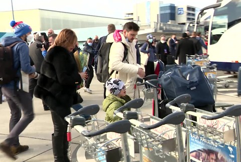 [multi] príchod hokejist 182