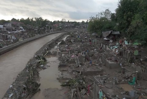 [multi] FilipinyKalmaegi 3916